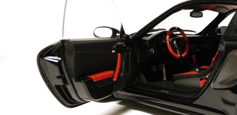 Illustration for article titled Porsche 911 GT2 RS by Minichamps